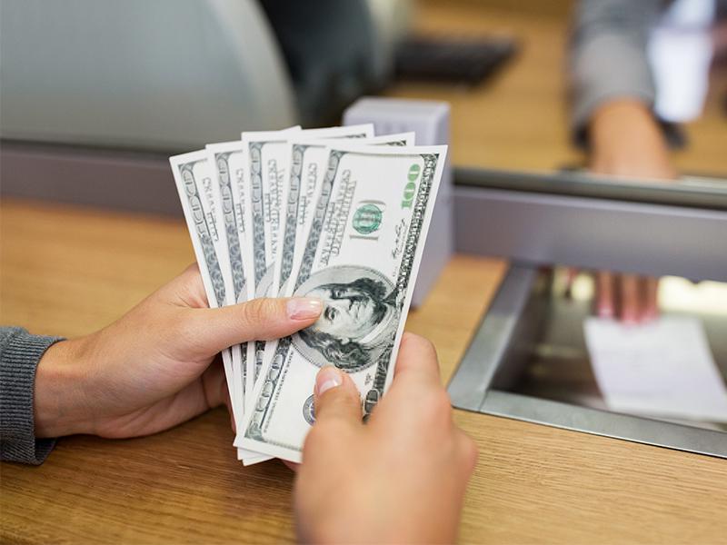 美国贸易逆差缩减至2023年最低，进口减少是主因